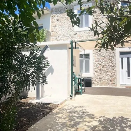 La Casa De Papel - 別荘 *